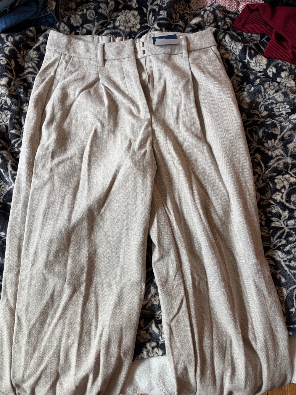 Old Navy Light Beige Pleated Men’s Dress Pants